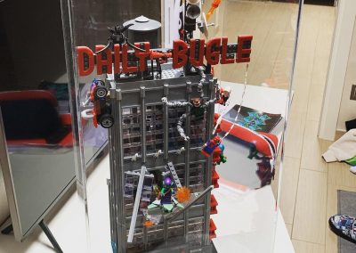 Teca LEGO 76178 Spider-Man Daily Bugle – L 32 x P 32 x H 85 cm