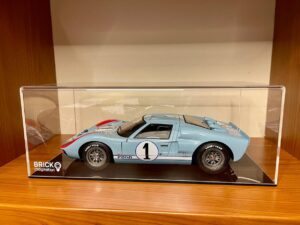 Teca in plexiglass GT40 MK II 1966 Ken Miles Le Mans 1966. scala 1:12 MENG