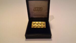 LEGO mattoncino dì'oro. Gold brick