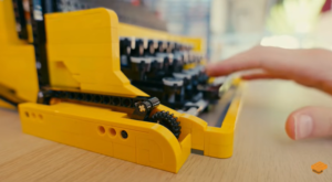 Una vera macchina da scrivere… costruita solo con LEGO